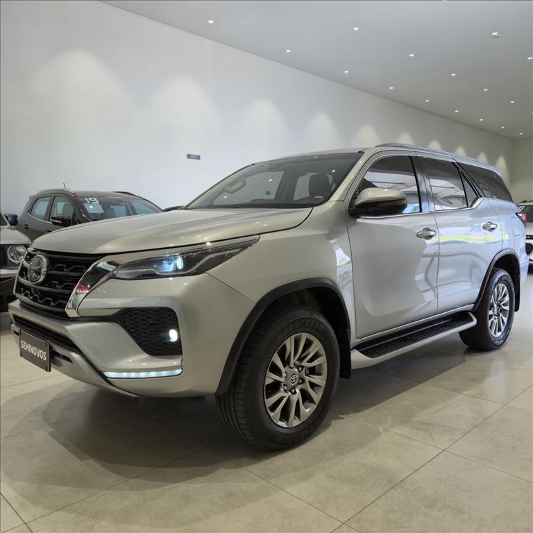 HILUX SW4 2.8 D-4D TURBO DIESEL SRX 7L 4X4 AUTOMÁTICO2