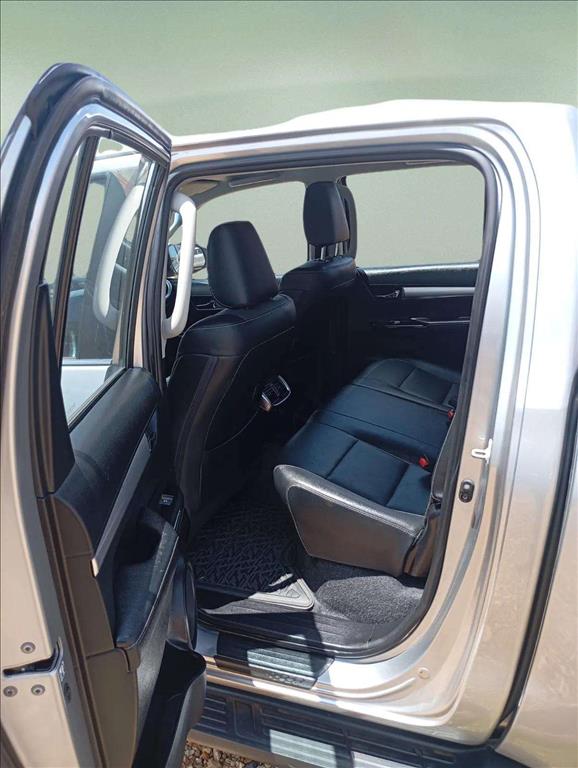 HILUX 2.8 D-4D TURBO DIESEL CD SRX 4X4 AUTOMÁTICO7