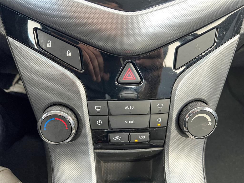 CRUZE 1.8 LTZ 16V FLEX 4P AUTOMÁTICO15 CRUZE 1.8 LTZ 16V FLEX 4P AUTOMÁTICO15