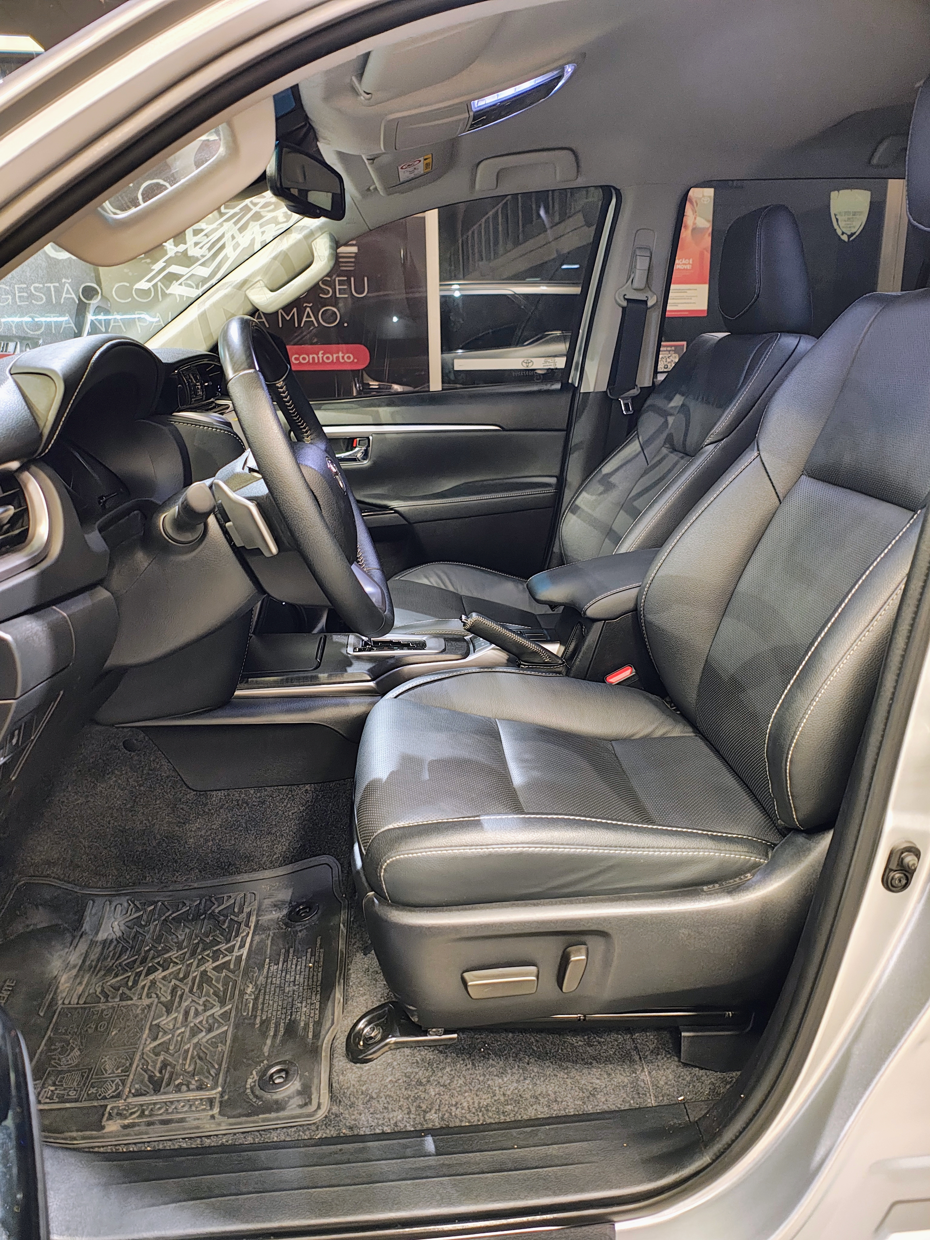 HILUX SW4 2.8 D-4D TURBO DIESEL SRX PLATINUM 7L 4X4 AUTOMÁTICO9