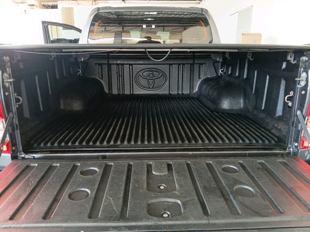 Toyota-HILUX-2.8 D-4D TURBO DIESEL CD SRX 4X4 AUTOMÁTICO
