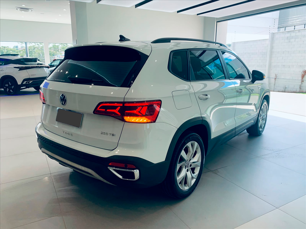 TAOS 1.4 250 TSI TOTAL FLEX COMFORTLINE AUTOMÁTICO8