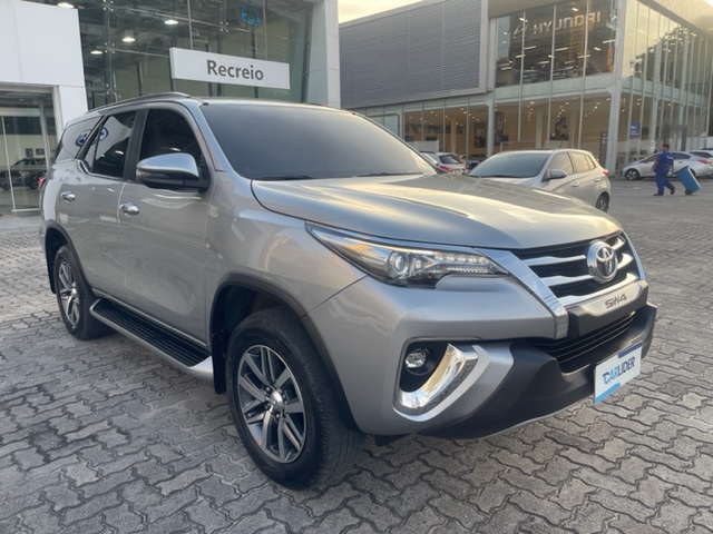 HILUX SW4 2.8 SRX 4X4 7 LUGARES 16V TURBO INTERCOOLER DIESEL 4P AUTOMÁTICO HILUX SW4 2.8 SRX 4X4 7 LUGARES 16V TURBO INTERCOOLER DIESEL 4P AUTOMÁTICO