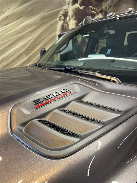 3500 6.7 I6 TURBO DIESEL LARAMIE NIGHT EDITION CD 4X4  AUTOMÁTICO16