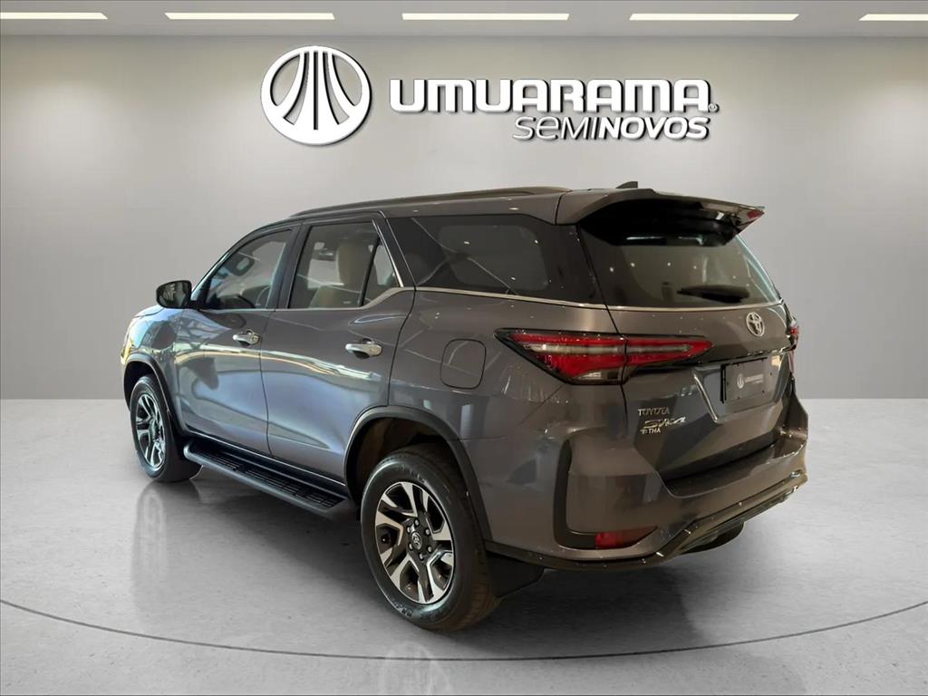 HILUX SW4 2.8 D-4D TURBO DIESEL SRX 7L 4X4 AUTOMÁTICO4