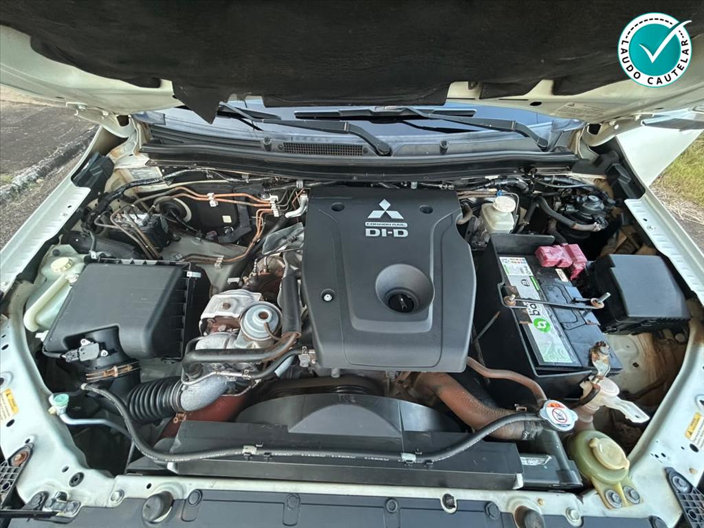 L200 TRITON 2.4 16V TURBO DIESEL SPORT HPE-S CD 4P 4X4 AUTOMÁTICO8