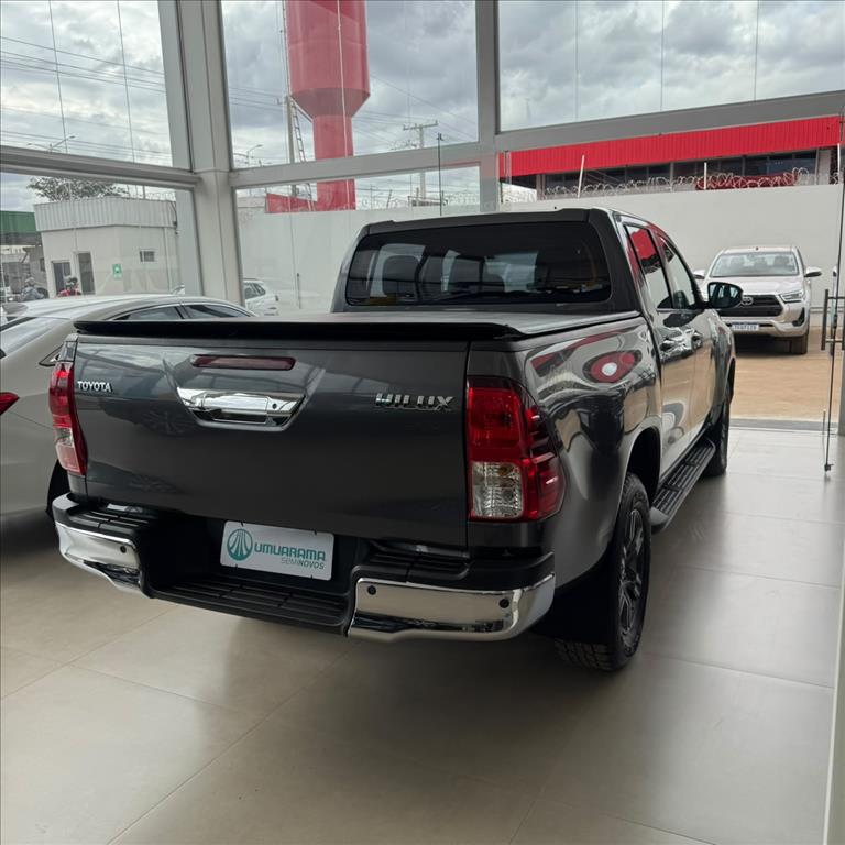 HILUX 2.8 D-4D TURBO DIESEL CD SR 4X4 AUTOMÁTICO4