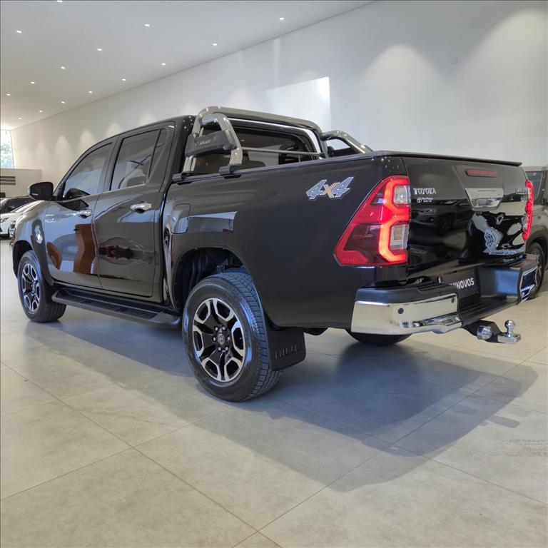 HILUX 2.8 D-4D TURBO DIESEL CD SRX 4X4 AUTOMÁTICO5