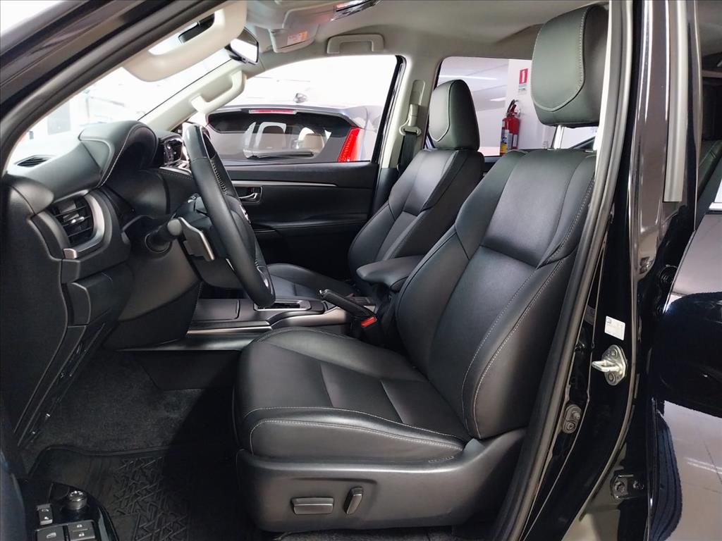 HILUX SW4 2.8 D-4D TURBO DIESEL SRX PLATINUM 7L 4X4 AUTOMÁTICO10