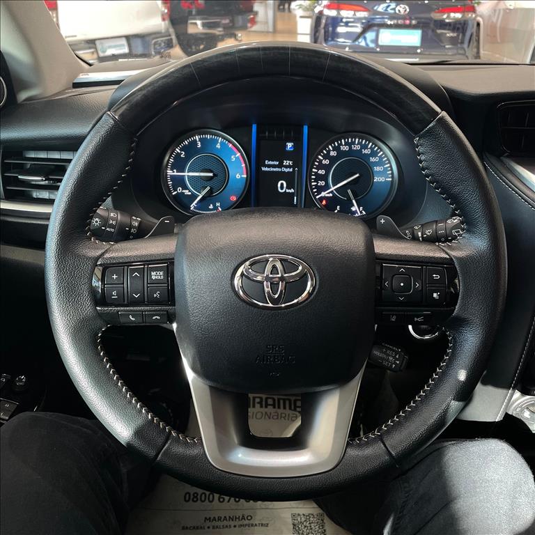 HILUX SW4 2.8 D-4D TURBO DIESEL SRX 7L 4X4 AUTOMÁTICO4