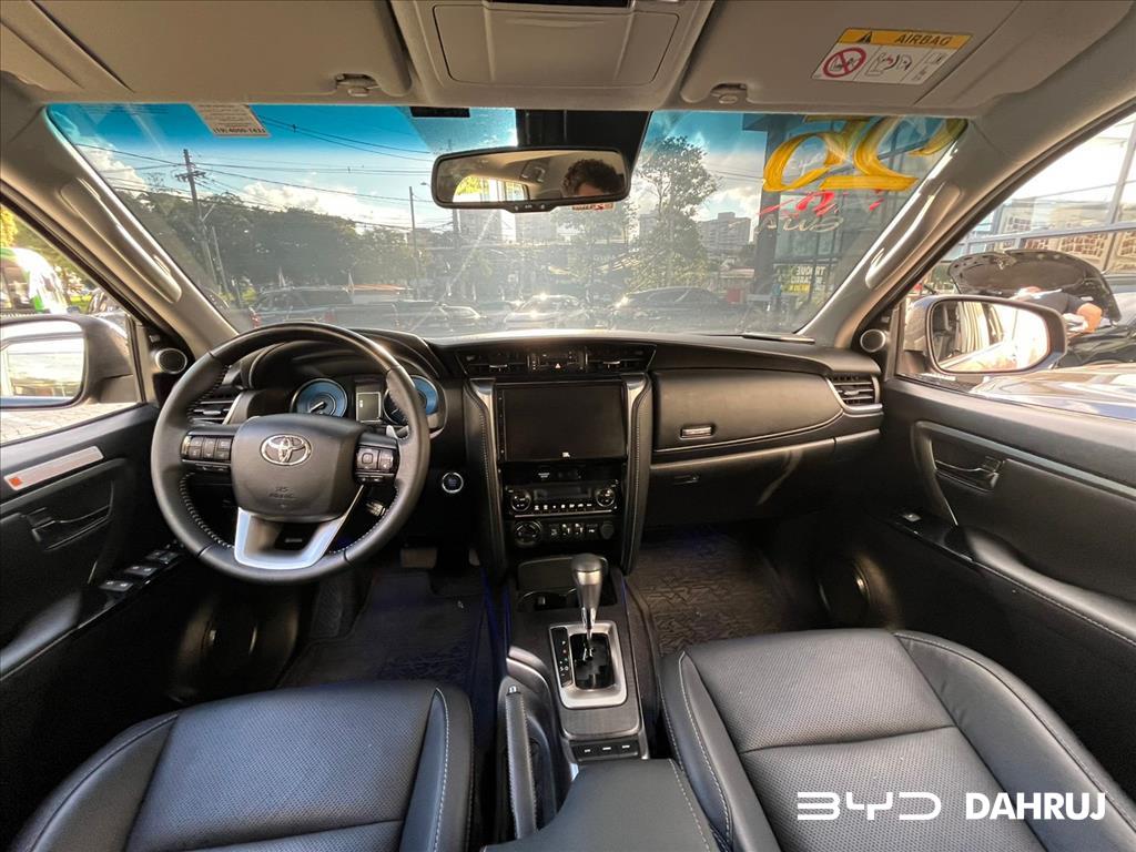 HILUX 2.8 D-4D TURBO DIESEL CD SRX 4X4 AUTOMÁTICO6