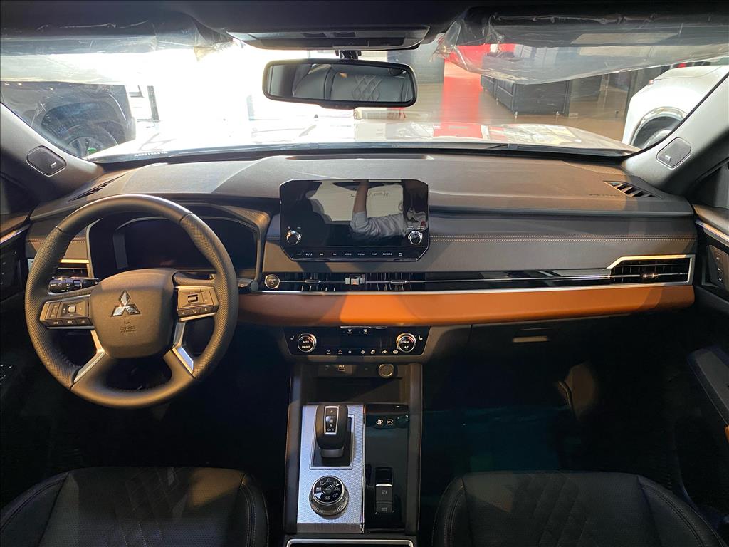 Mitsubishi-OUTLANDER-2.4 PHEV SIGNATURE S-AWC DHT