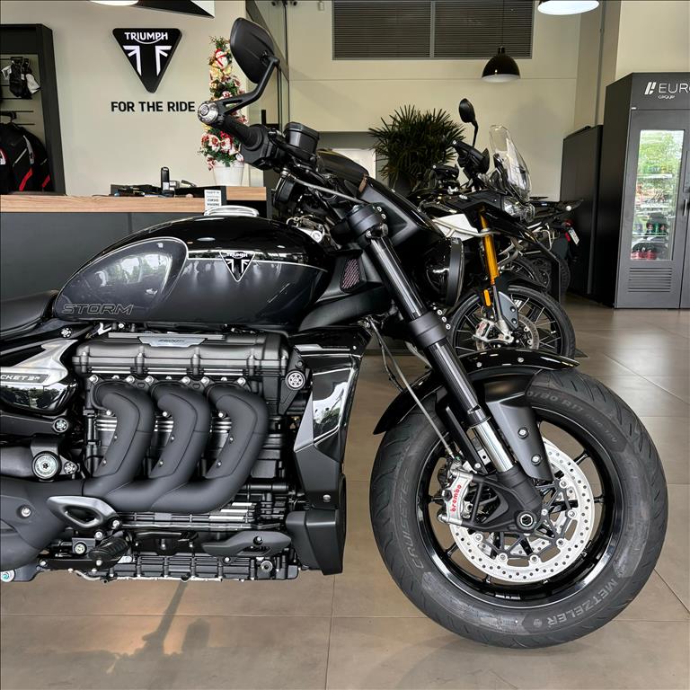 TRIUMPH-ROCKET-III STORM R