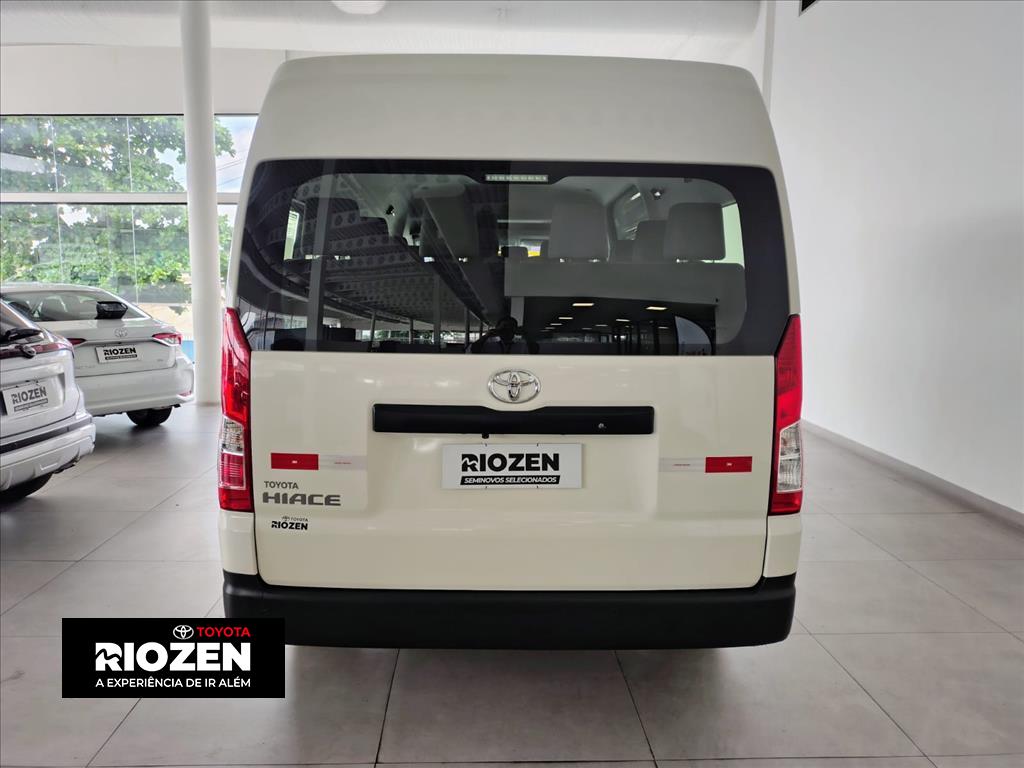 HIACE 2.8 D-4D TURBO DIESEL MINIBUS 15+1 DX AUTOMÁTICO11