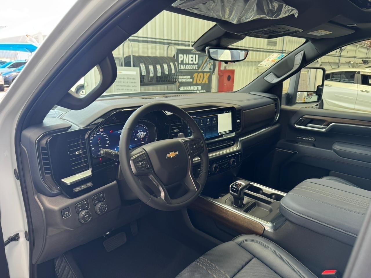 SILVERADO 5.3 V8 GASOLINA 1500 HIGH COUNTRY 4X4 AUTOMÁTICO12