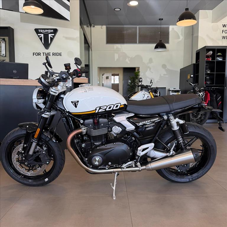 TRIUMPH-SPEED-TWIN