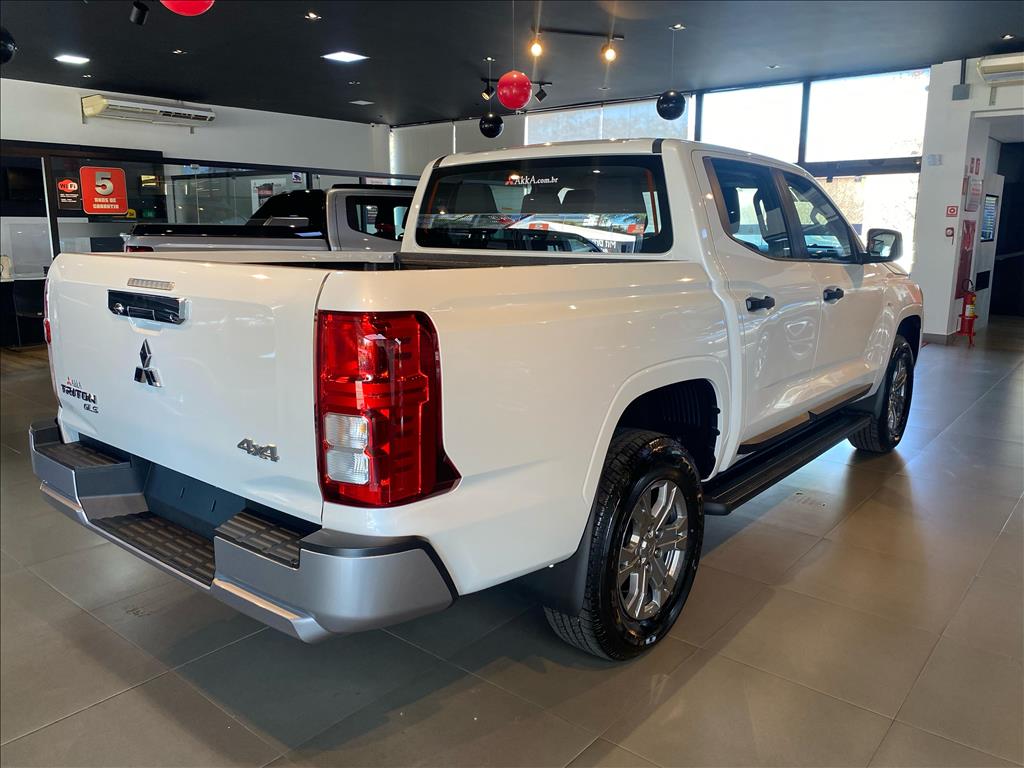 Mitsubishi-TRITON-2.4 BITURBO DIESEL CD GLS 4X4 AUTOMÁTICO