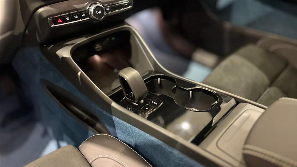 EX40 P8 RECHARGE TWIN ELECTRIC ULTRA AWD6