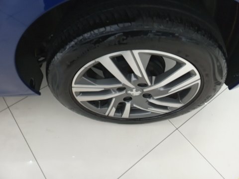 Peugeot-208-1.6 16V FLEX ALLURE AT6