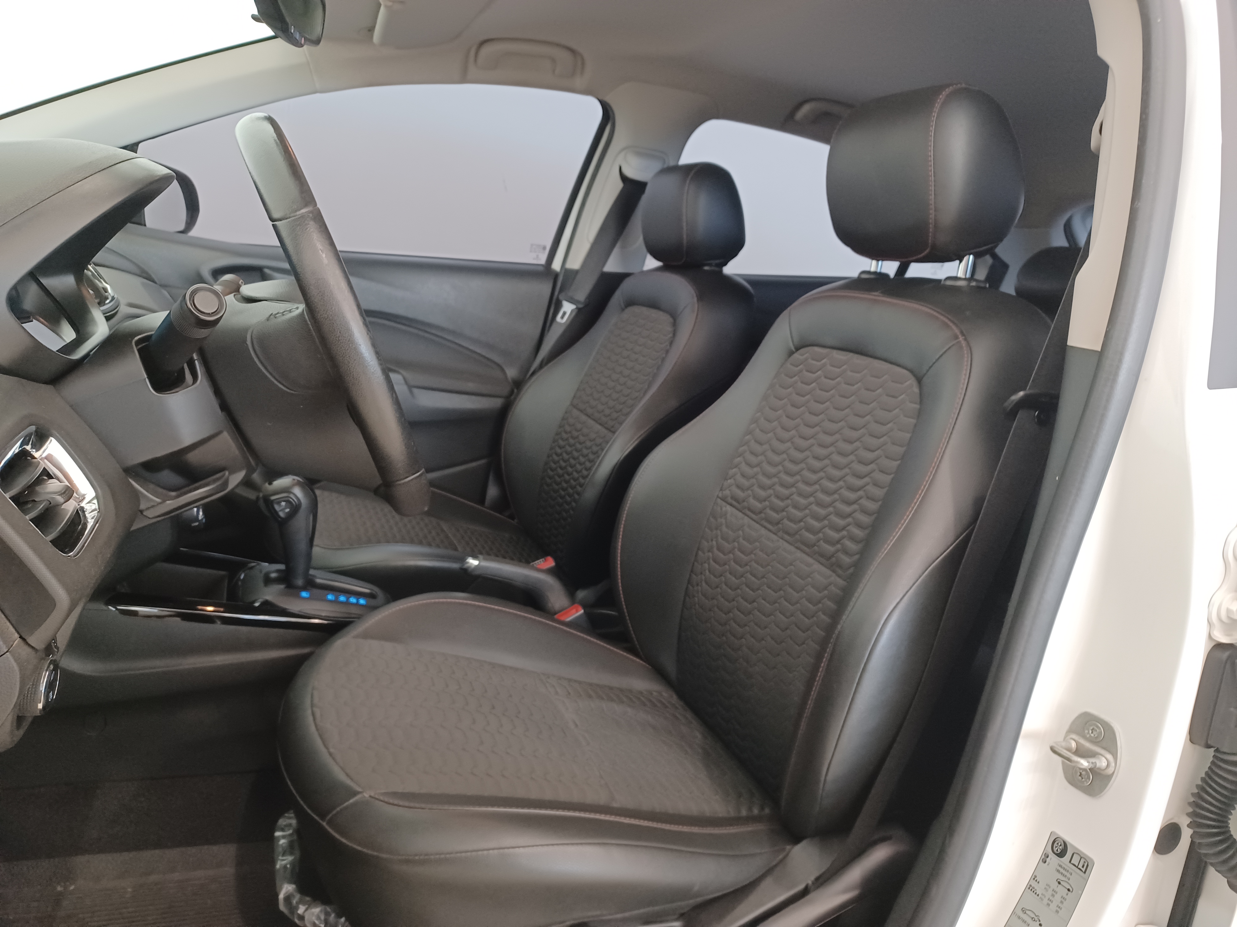 GM - Chevrolet-ONIX-1.4 MPFI LTZ 8V FLEX 4P AUTOMÁTICO