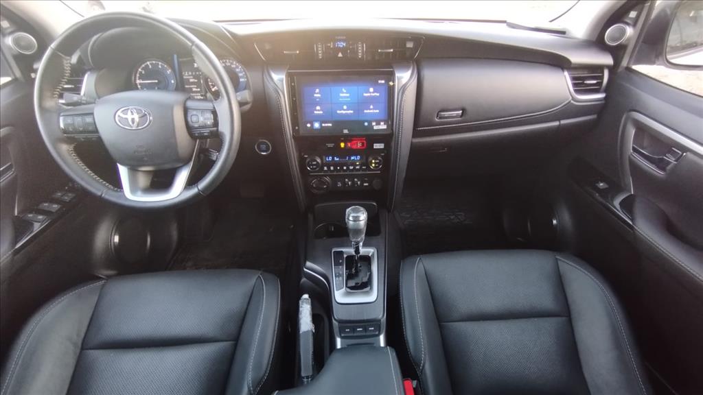 HILUX SW4 2.8 D-4D TURBO DIESEL SRX PLATINUM 7L 4X4 AUTOMÁTICO14