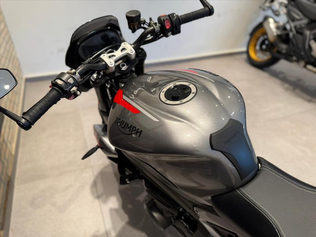 TRIUMPH-STREET-TRIPLE 765 RS