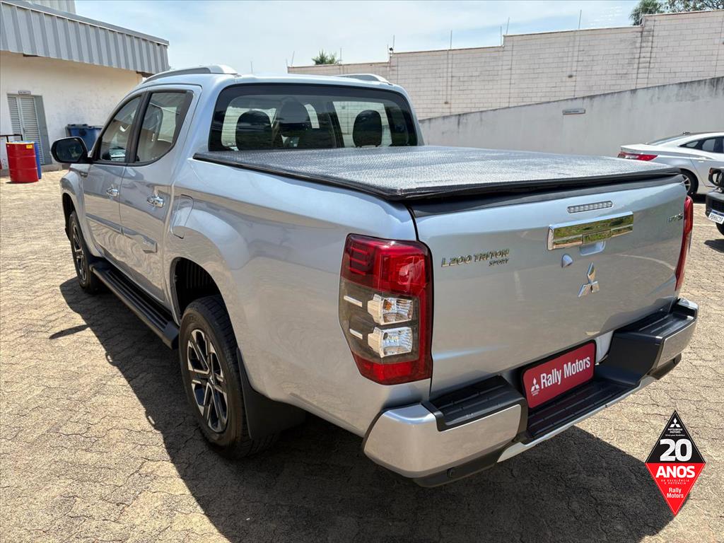 Mitsubishi-L200 TRITON-2.4 16V TURBO DIESEL SPORT HPE-S CD 4P 4X4 AUTOMÁTICO