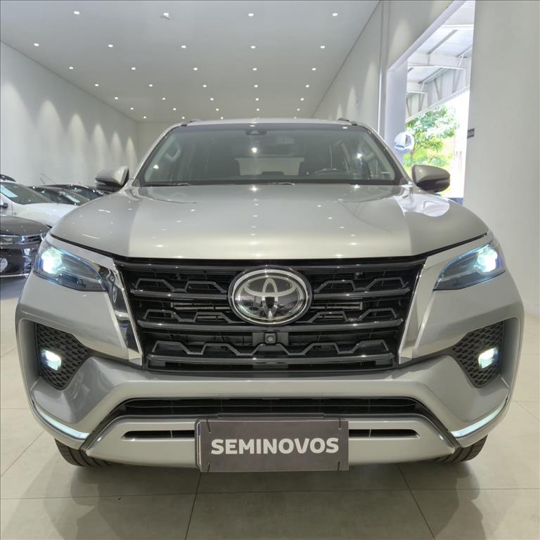 HILUX SW4 2.8 D-4D TURBO DIESEL SRX 7L 4X4 AUTOMÁTICO1