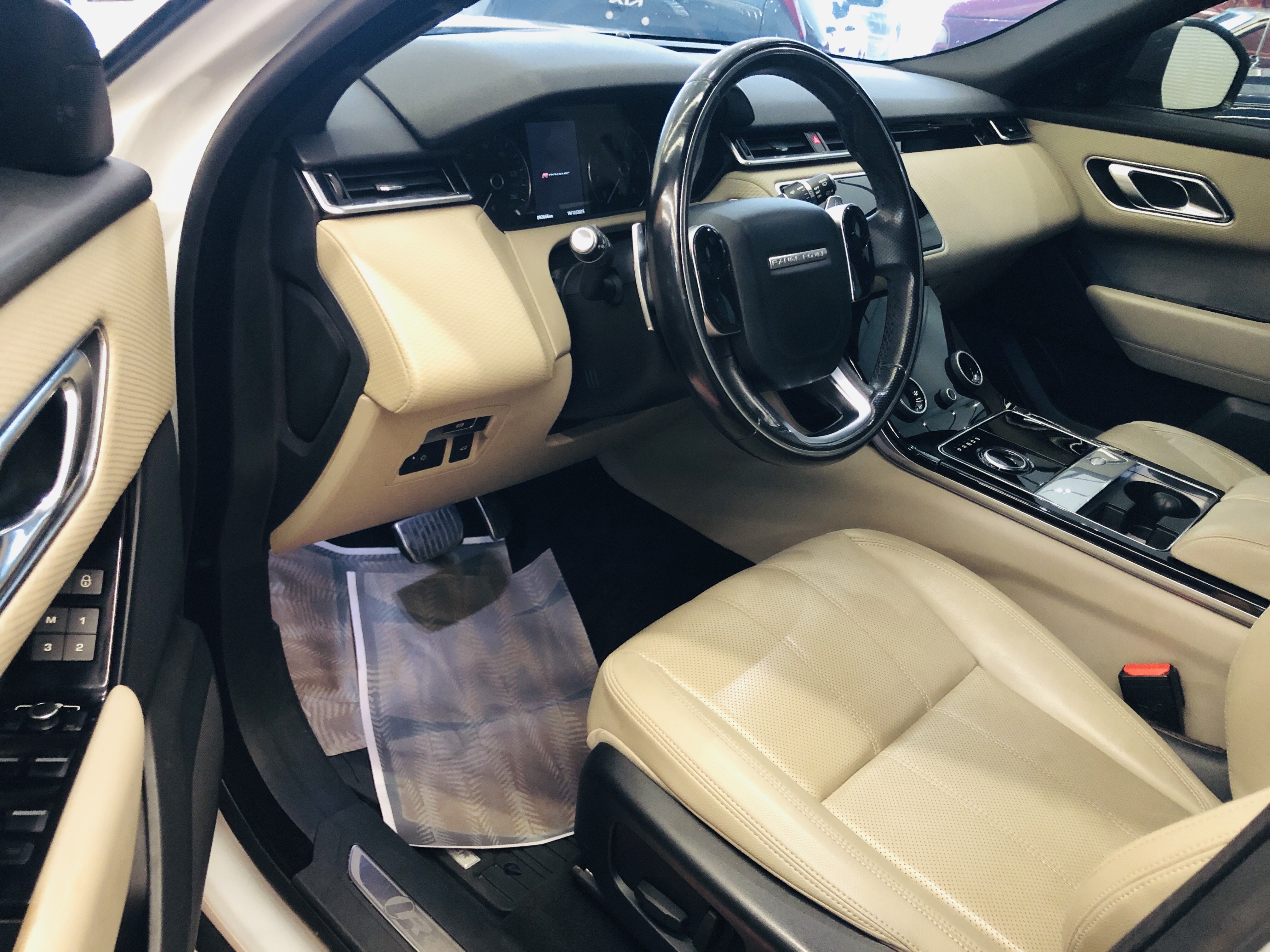 RANGE ROVER VELAR 2.0 D180 DIESEL R-DYNAMIC AUTOMÁTICO6