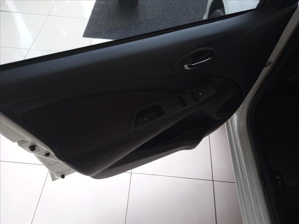 ETIOS 1.5 X PLUS SEDAN 16V FLEX 4P AUTOMÁTICO