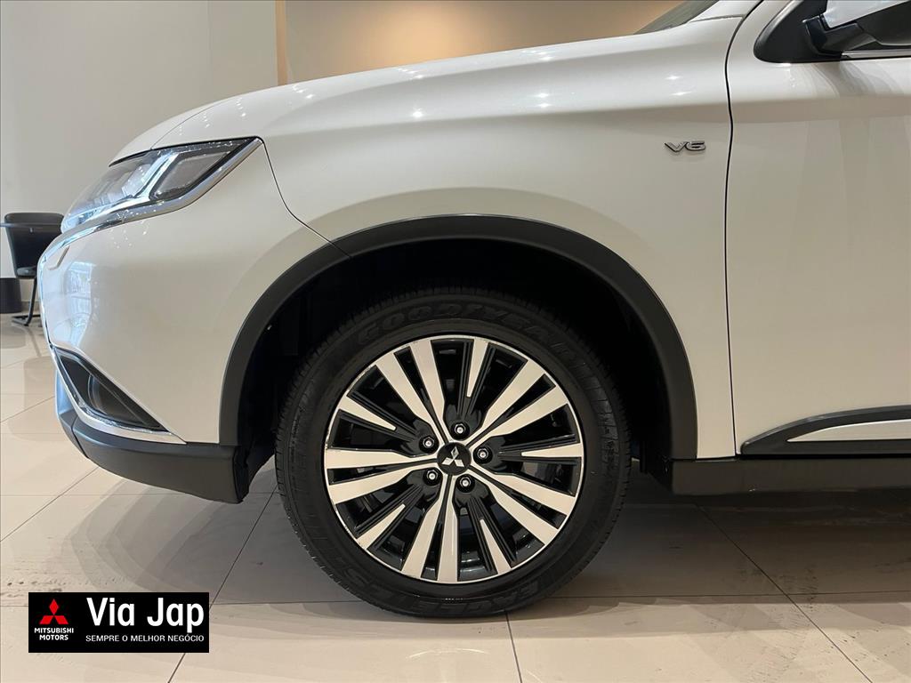 Mitsubishi-OUTLANDER-3.0 MIVEC V6 GASOLINA HPE-S AWD AUTOMÁTICO