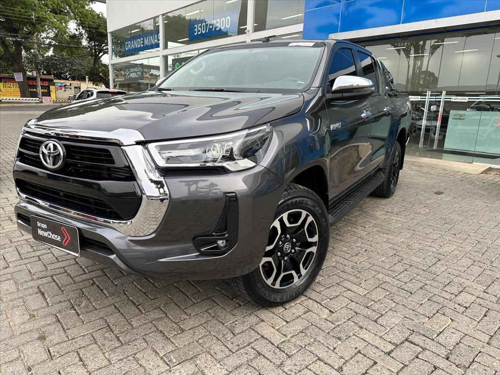 TOYOTA HILUX 2.8 D-4D TURBO DIESEL CD SRV 4X4 AUTOMÁTICO