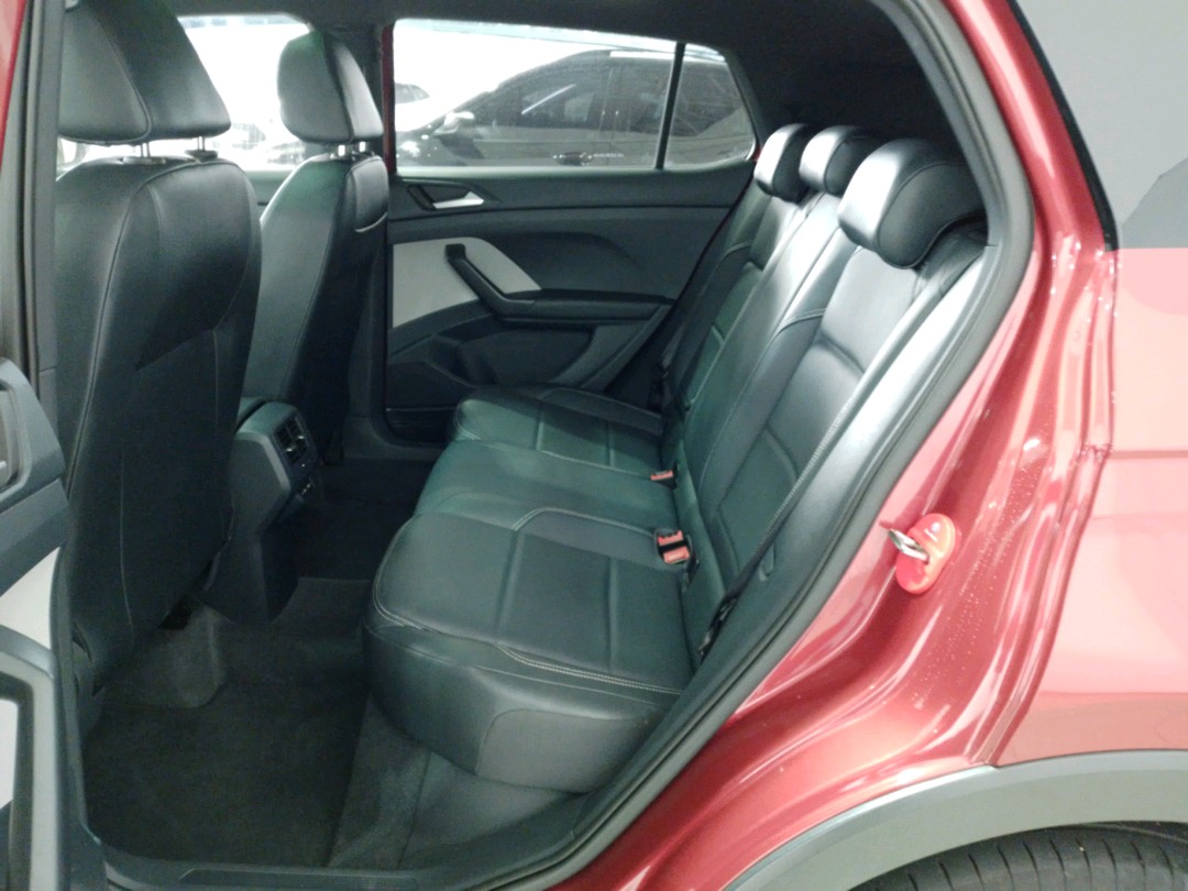 Volkswagen-T-CROSS-1.4 250 TSI TOTAL FLEX HIGHLINE AUTOMÁTICO