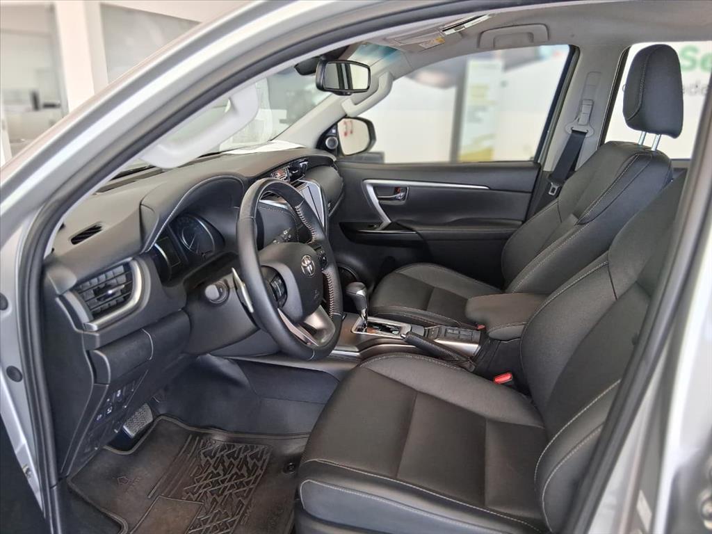 HILUX 2.8 D-4D TURBO DIESEL CD SRX 4X4 AUTOMÁTICO10