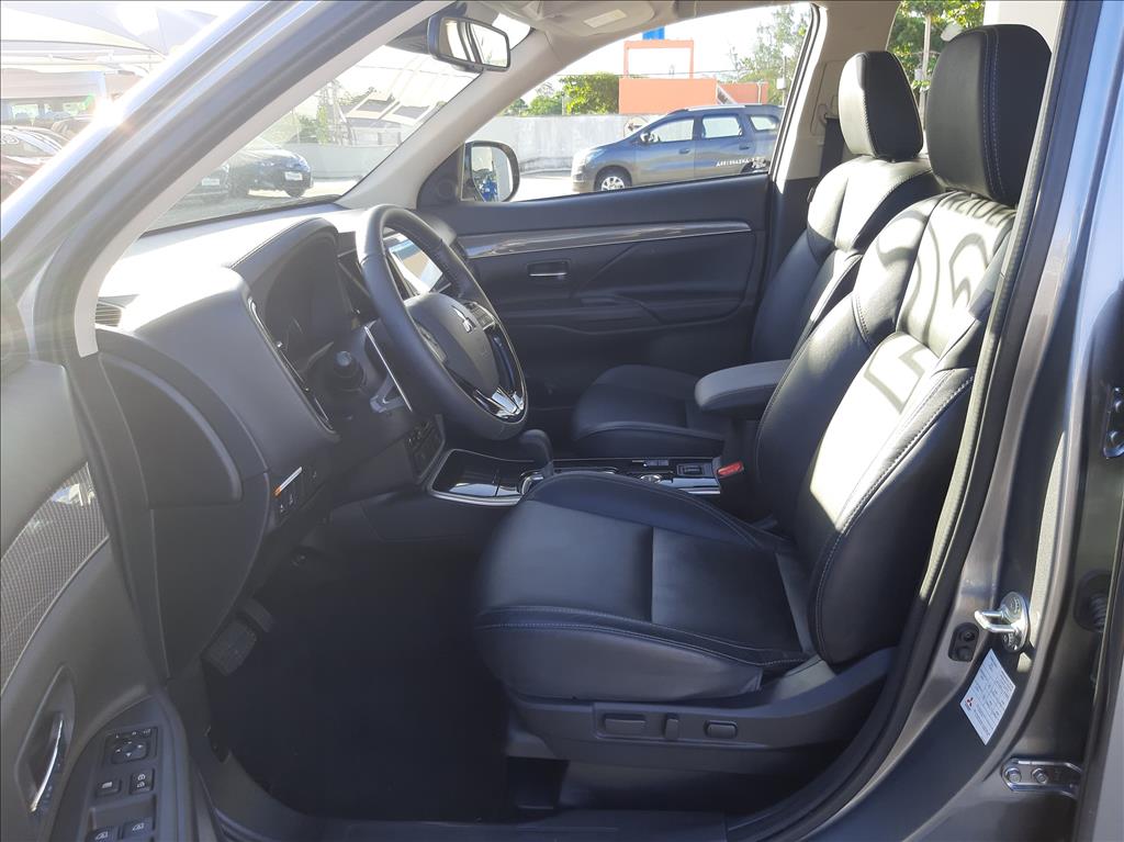 OUTLANDER 2.2 MIVEC DI-D DIESEL HPE-S AWD AUTOMÁTICO OUTLANDER 2.2 MIVEC DI-D DIESEL HPE-S AWD AUTOMÁTICO