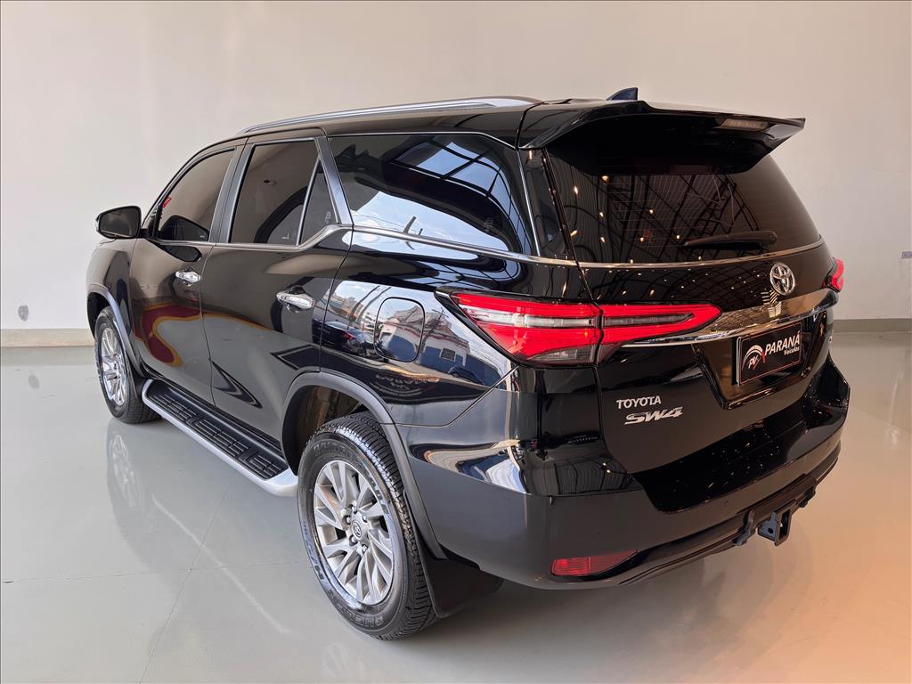 TOYOTA HILUX SW4 2.8 D-4D TURBO DIESEL SRX 7L 4X4 AUTOMÁTICO-4 - Paraná Veículos Campinas - Veículos novos e seminovos com qualidade e procedência - 0