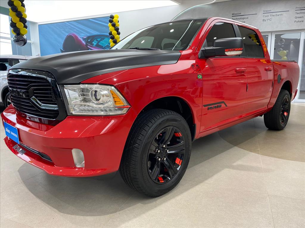 CLASSIC 5.7 V8 GASOLINA LARAMIE NIGHT EDITION CD 4X4 AUTOMÁTICO