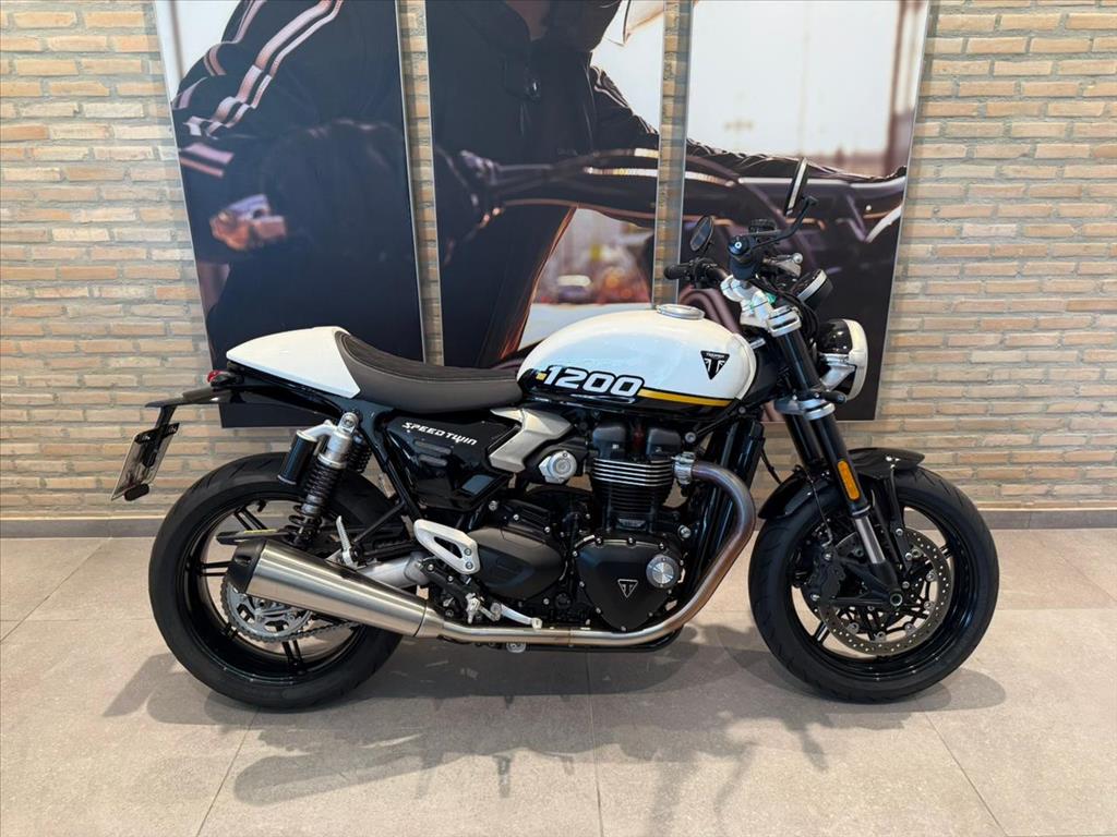 TRIUMPH-SPEED-TWIN