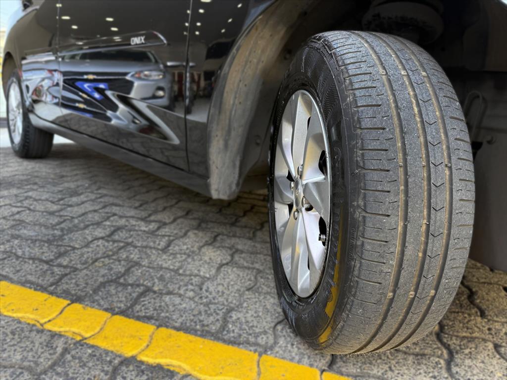 Chevrolet Onix Plus - 1.0 FLEX LT MANUAL