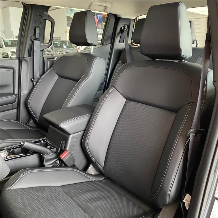 Mitsubishi-TRITON-2.4 BITURBO DIESEL CD HPE 4X4 AUTOMÁTICO