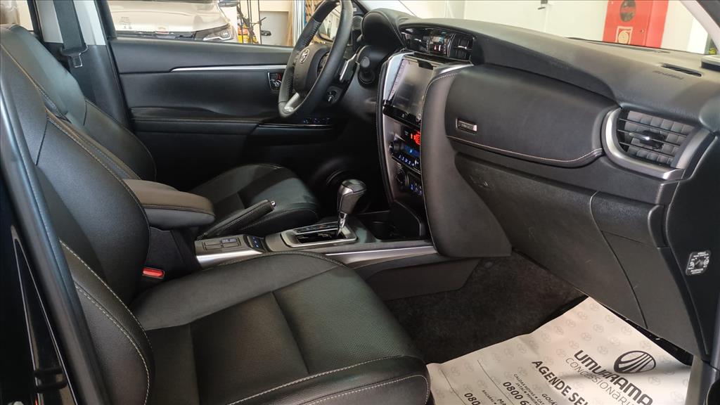 HILUX SW4 2.8 D-4D TURBO DIESEL SRX 7L 4X4 AUTOMÁTICO6