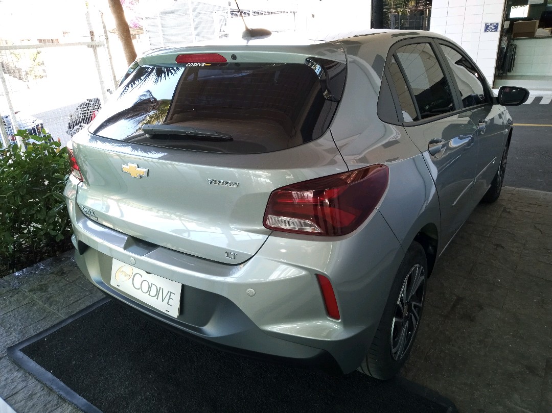 ONIX 1.0 TURBO FLEX LT AUTOMÁTICO4