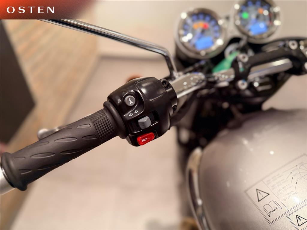 TRIUMPH-BONNEVILLE-T100 900