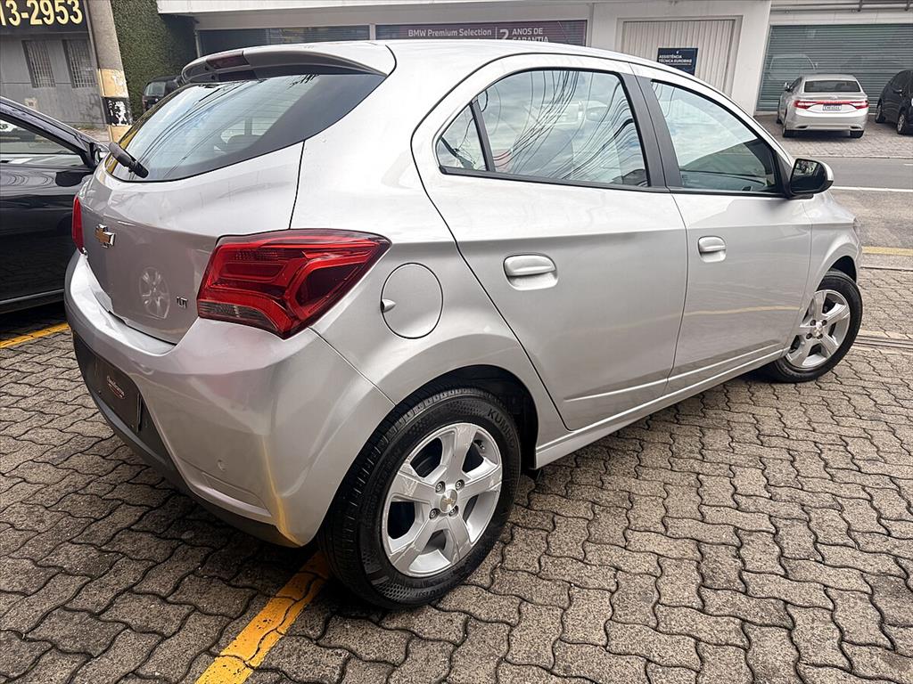 Chevrolet Onix - 1.4 MPFI LT 8V FLEX 4P MANUAL