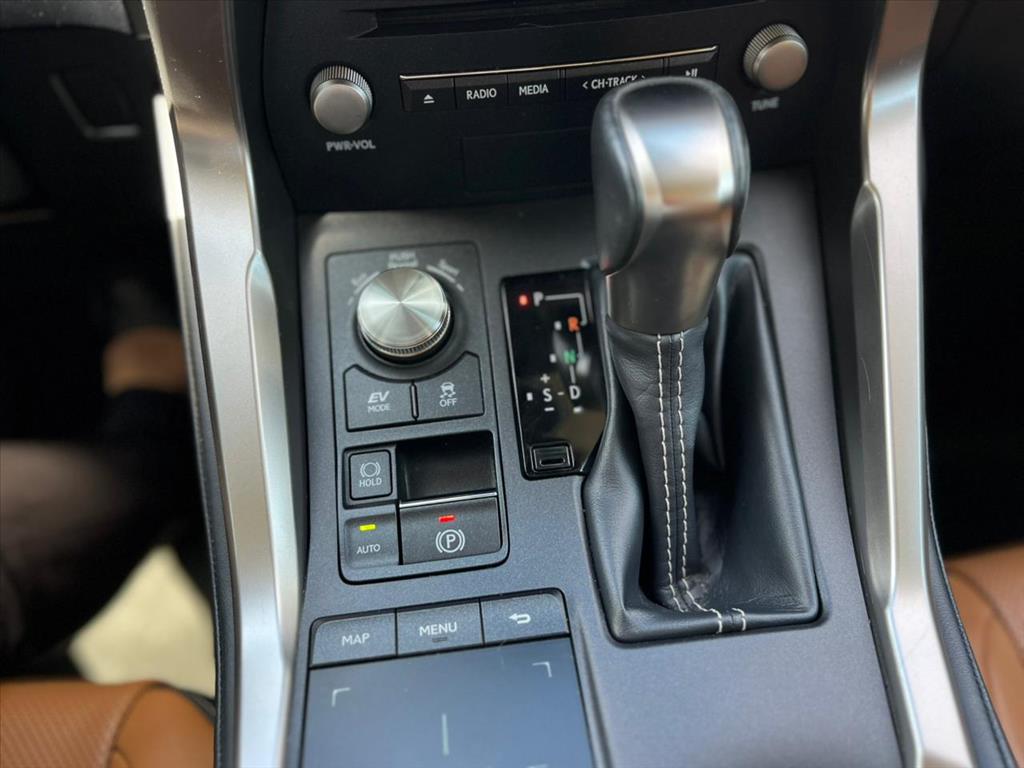 NX 300h 2.5 16V VVT-I HYBRID LUXURY CVT AWD11