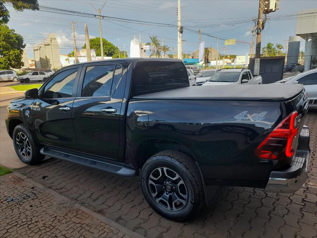 HILUX 2.8 D-4D TURBO DIESEL CD SRX 4X4 AUTOMÁTICO4