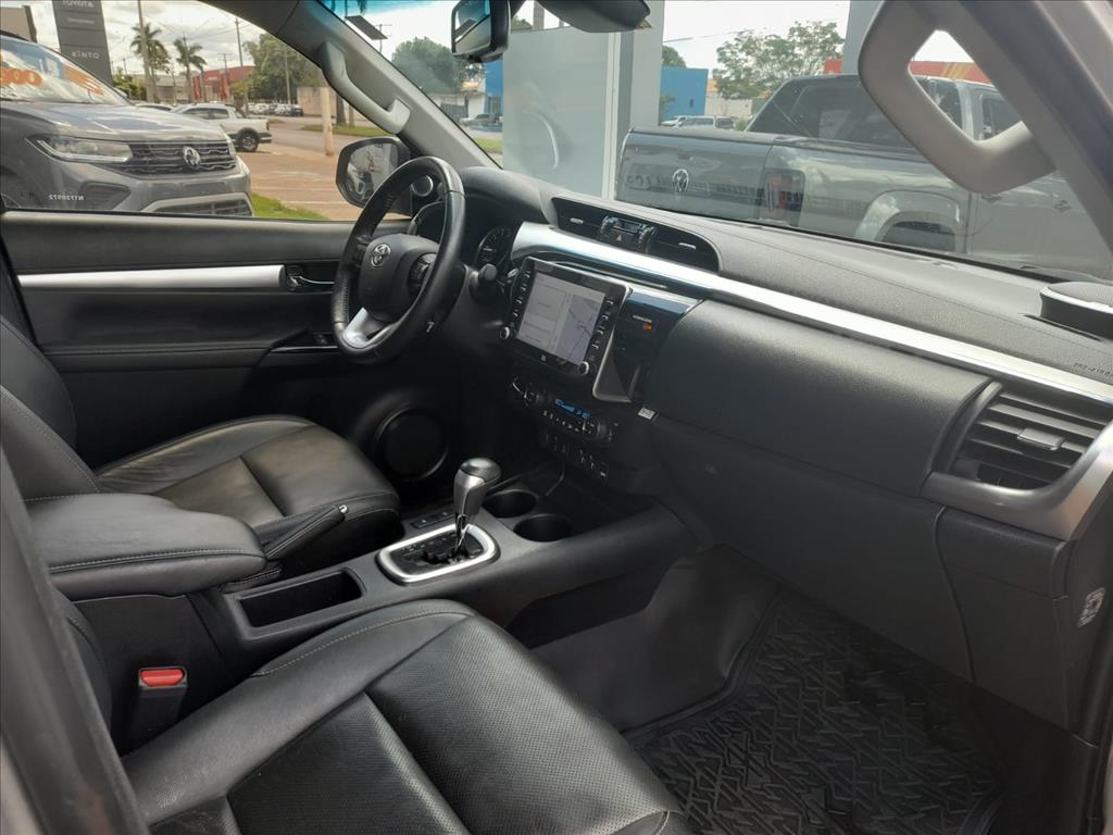 HILUX 2.8 D-4D TURBO DIESEL CD SRX 4X4 AUTOMÁTICO11