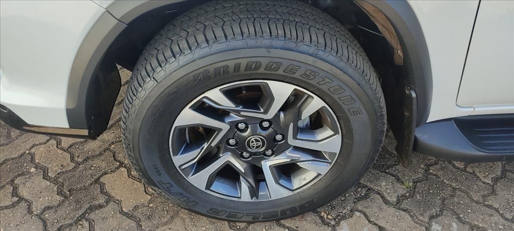 HILUX SW4 2.8 D-4D TURBO DIESEL DIAMOND 7L 4X4 AUTOMÁTICO8