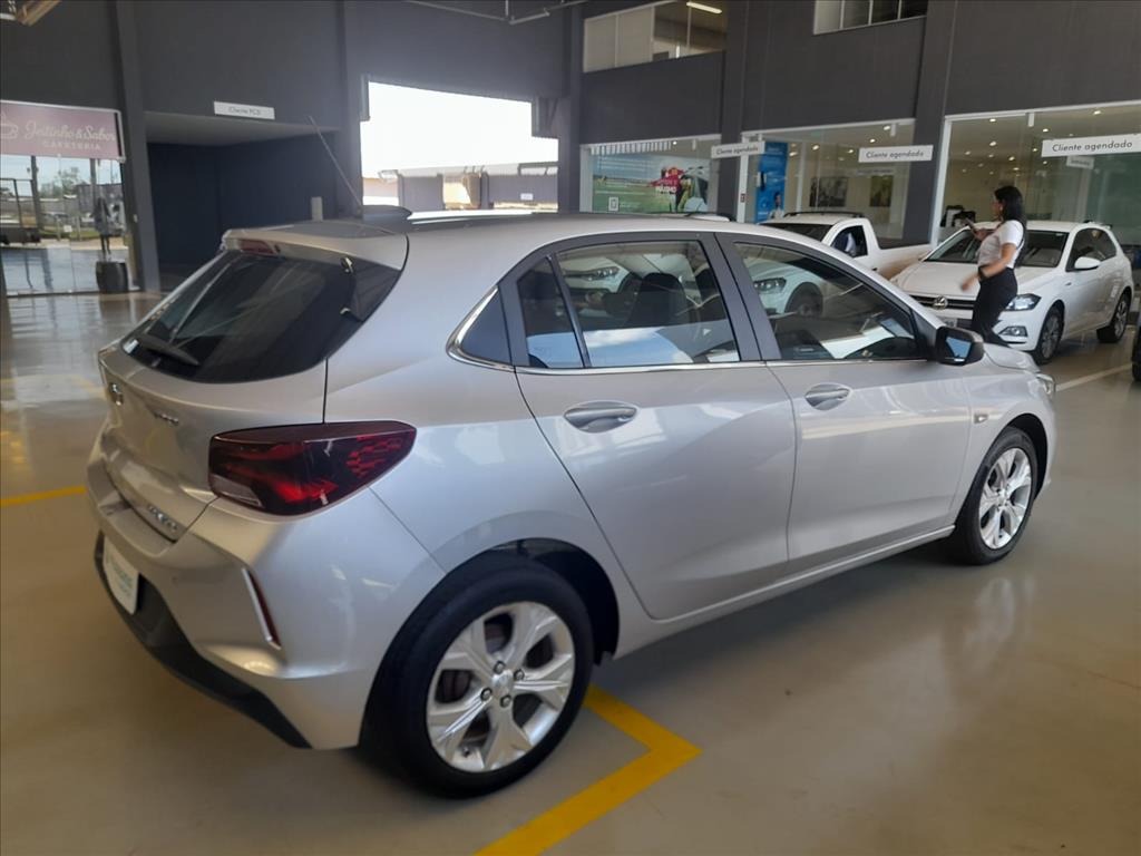 ONIX 1.0 TURBO FLEX AUTOMÁTICO3