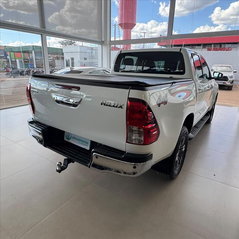 HILUX 2.8 D-4D TURBO DIESEL CD SR 4X4 AUTOMÁTICO4